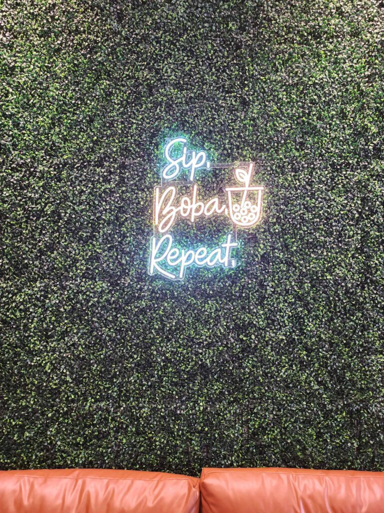 bloomandbobaneonbobasign